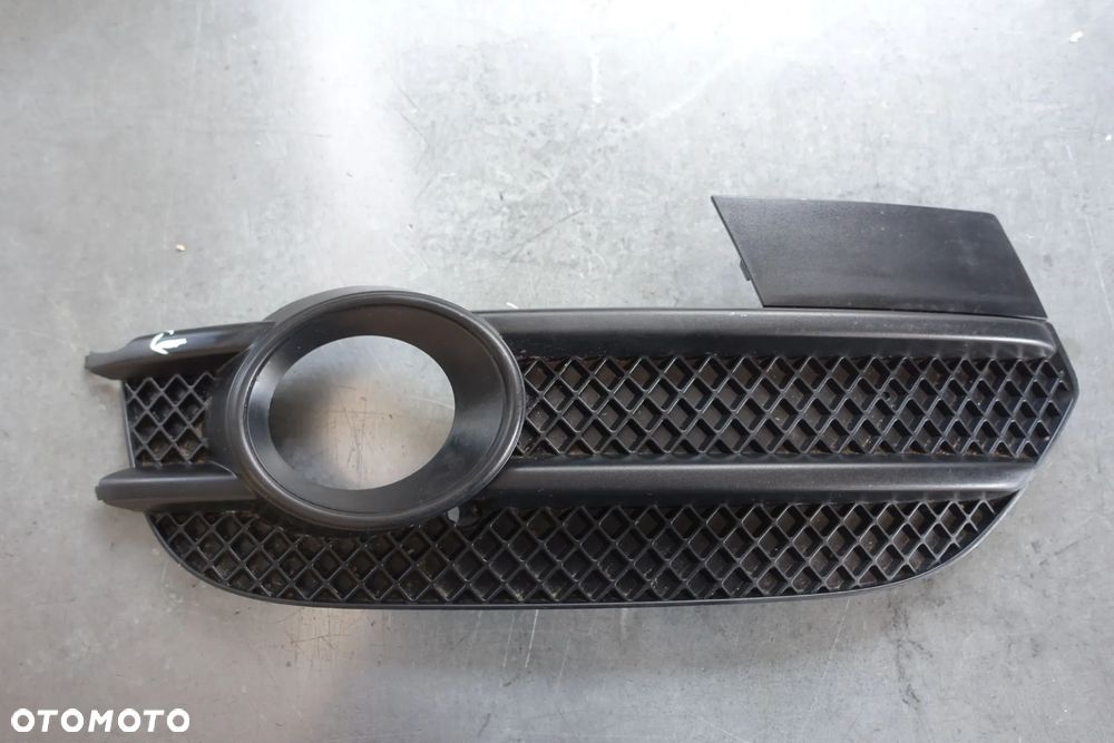 KRATKA ZDERZAKA PRAWA AUDI Q3 LIFT 14-18r.  8U0 - 1