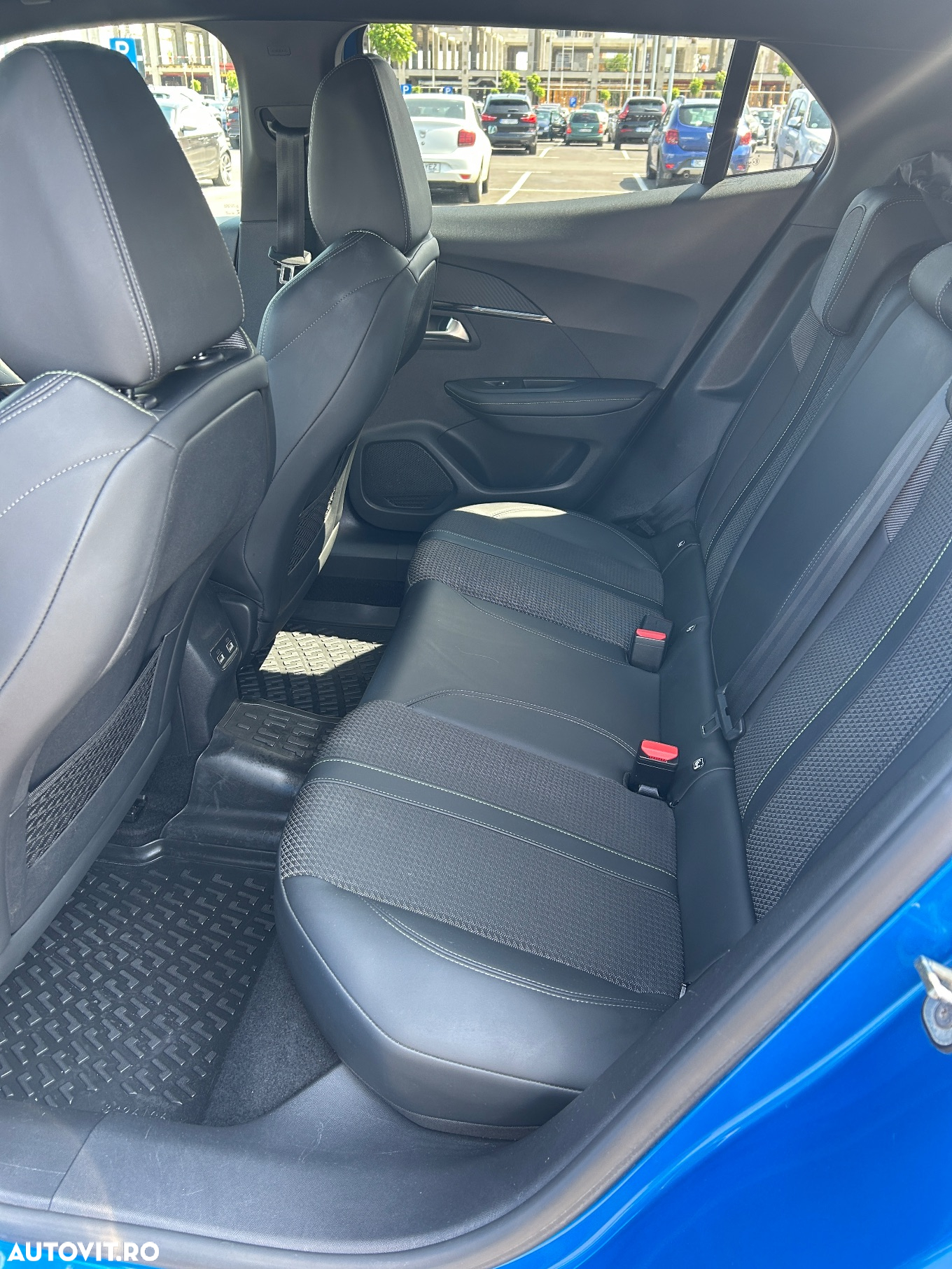 Peugeot 2008 PureTech 130 EAT8 GT - 7
