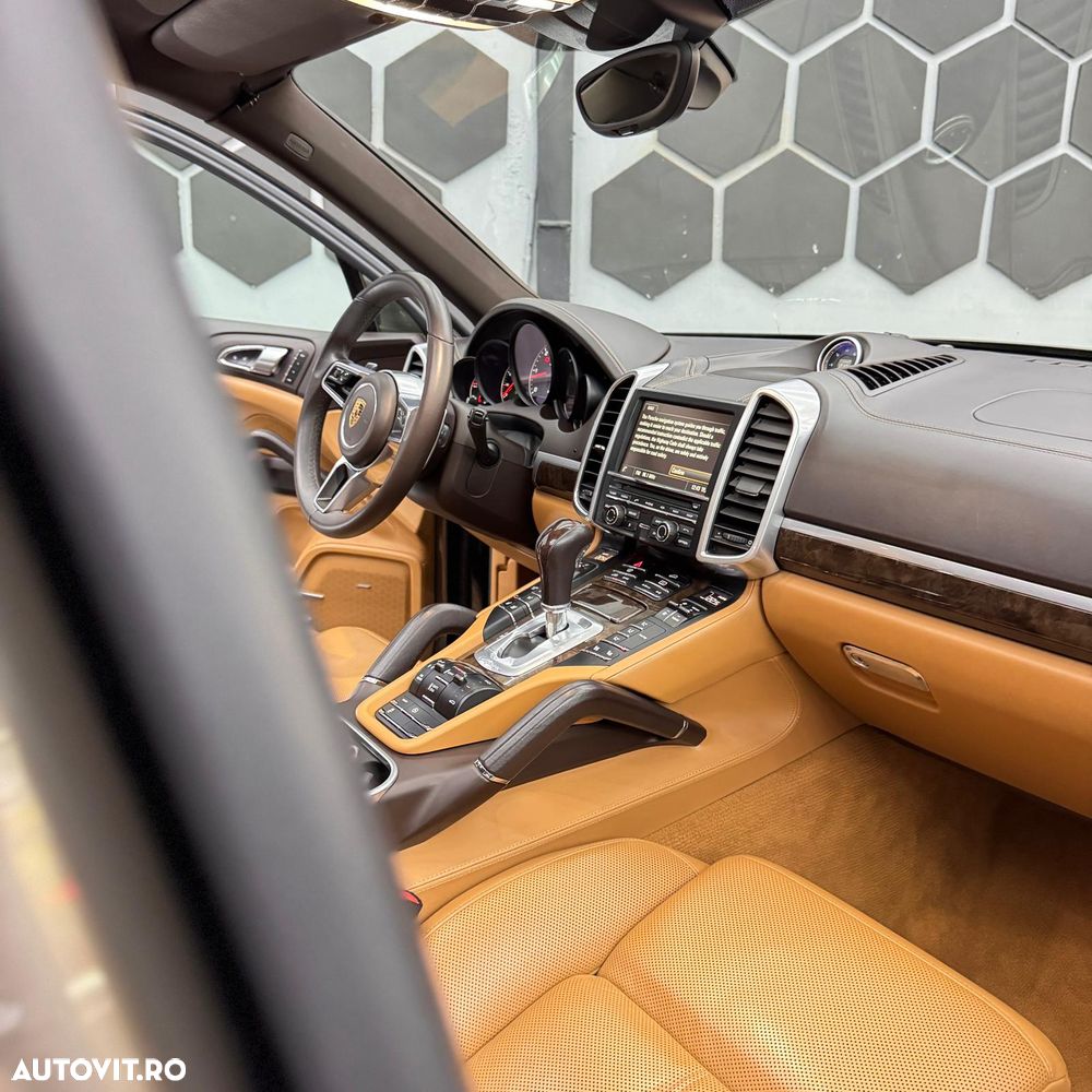 Porsche Cayenne - 15