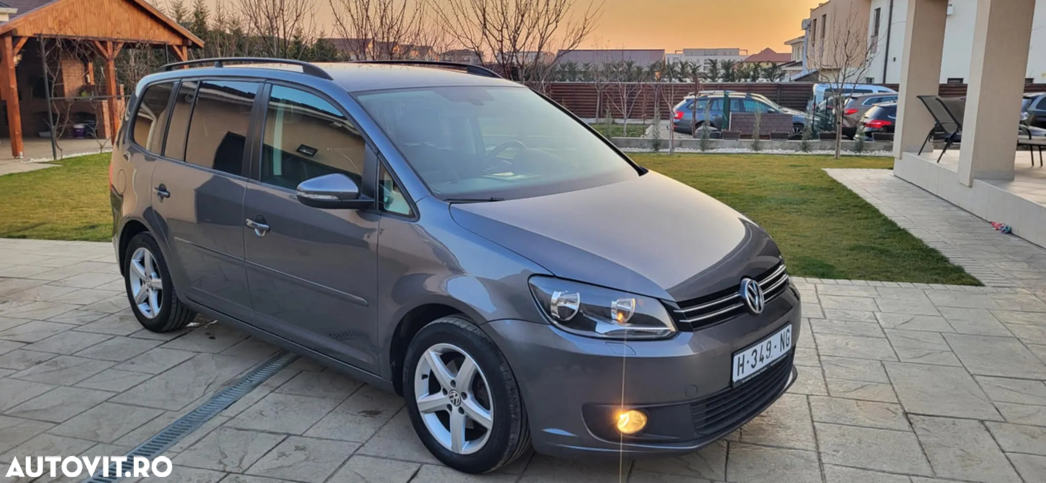 Volkswagen Touran - 2