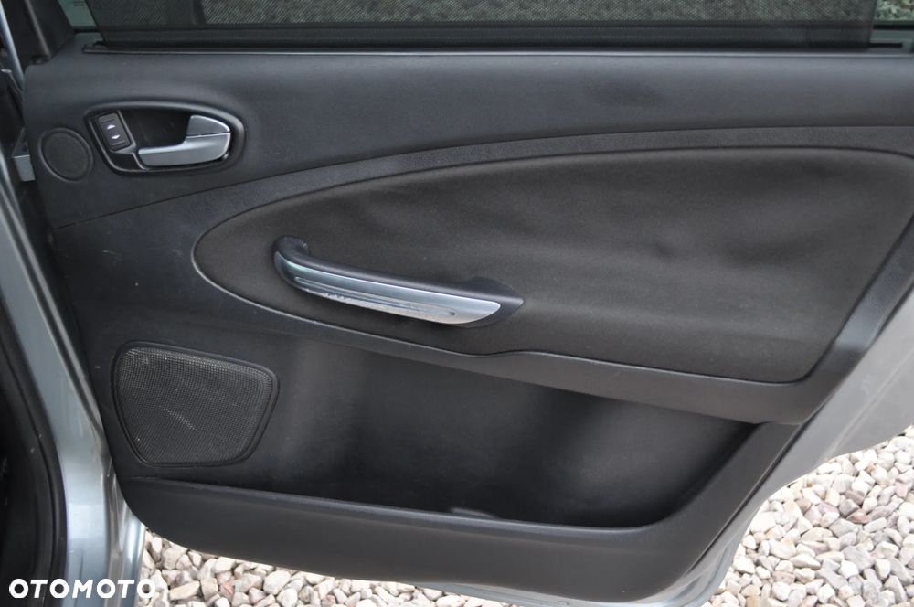 Ford Galaxy 2.0 TDCi Ghia - 35