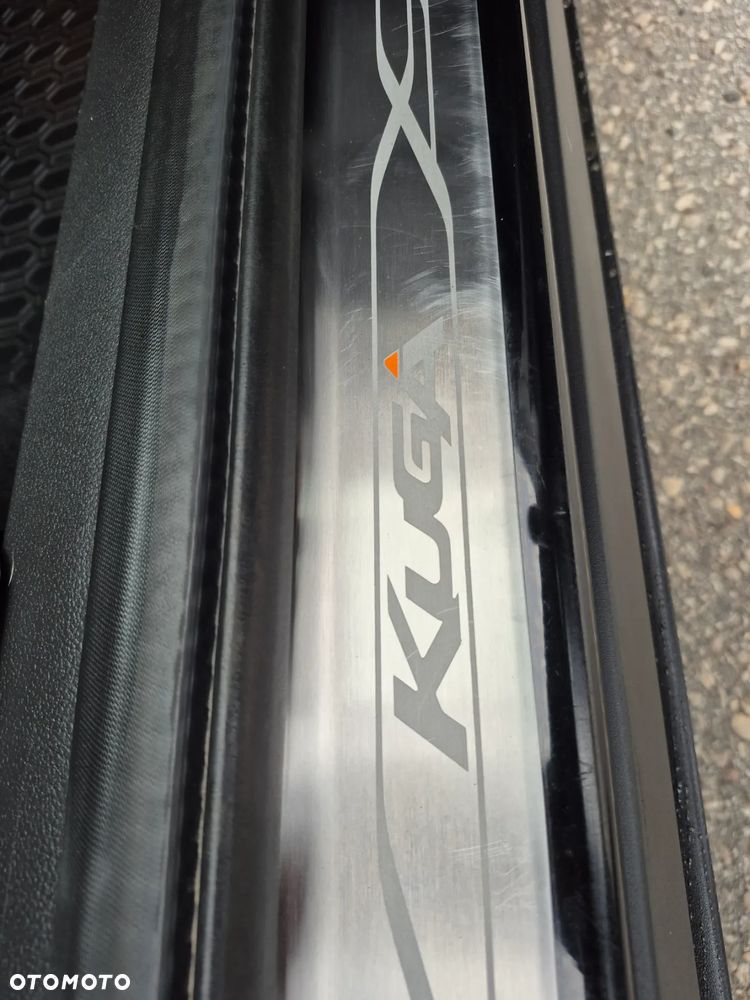 Ford Kuga 2.0 TDCi 2x4 Titanium - 14