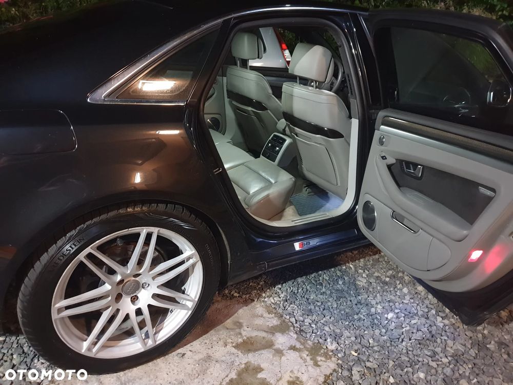 Audi A8 - 7