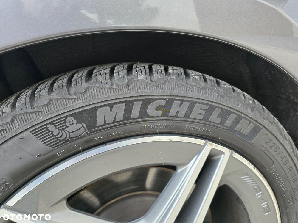 Mercedes-Benz CLA 220 7G-DCT AMG Line - 11