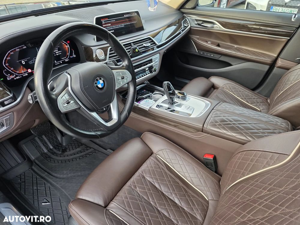 BMW Seria 7 740d xDrive MHEV - 12