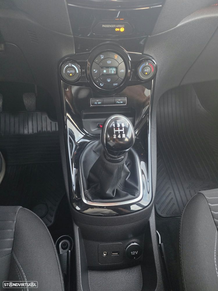 Ford Fiesta 1.0 T EcoBoost Titanium - 29