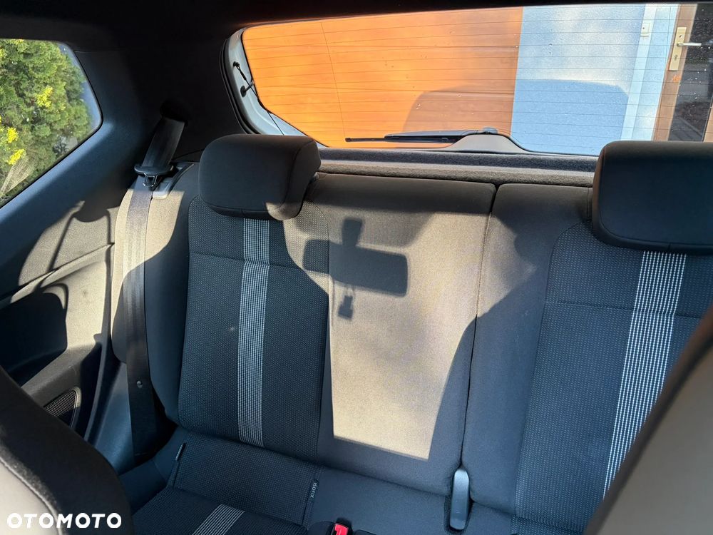 Volkswagen up! TSI beats - 9