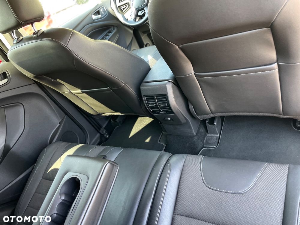 Ford Kuga 2.0 TDCi 2x4 Titanium - 31