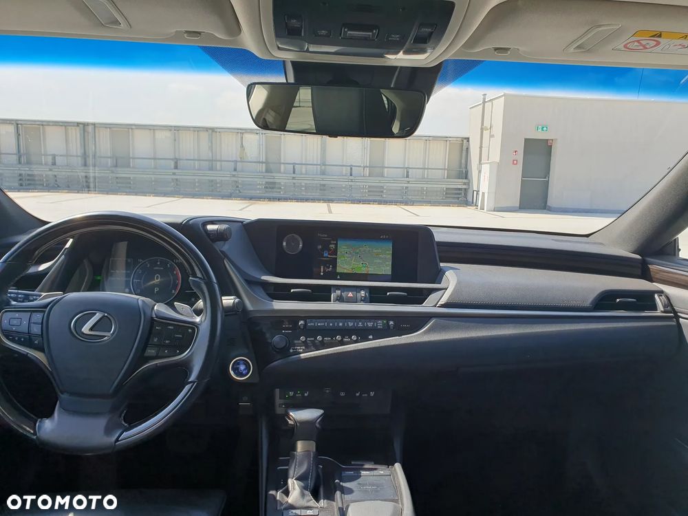 Lexus ES 300h Prestige - 9