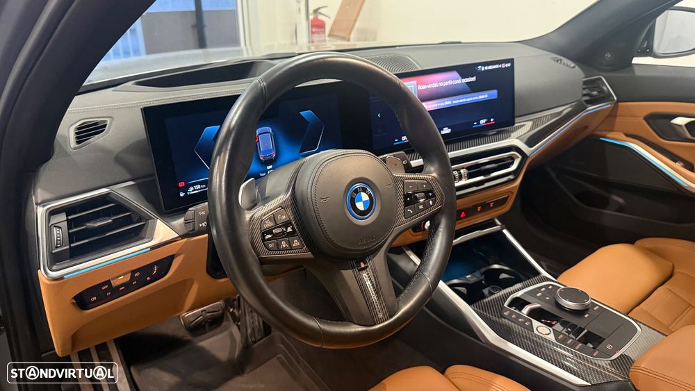 BMW 330 e Pack Desportivo M Pro Auto - 9