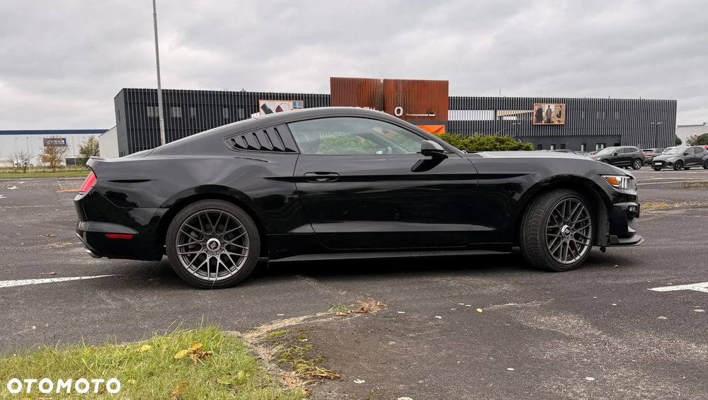Ford Mustang - 6