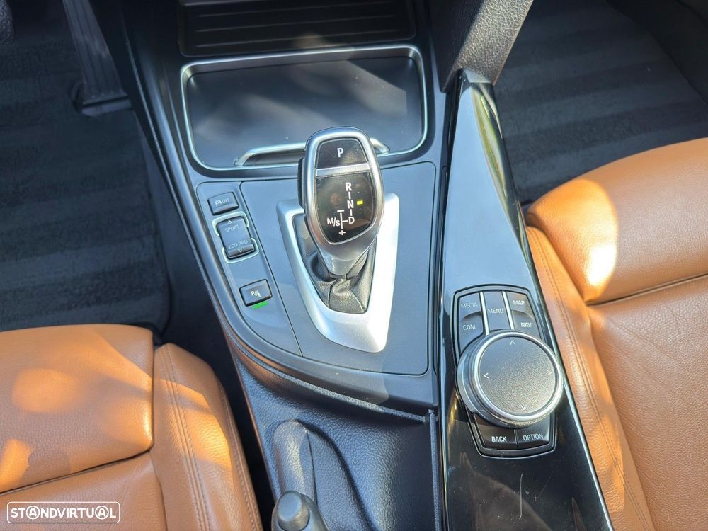 BMW 320 d Touring Aut. Efficient Dynamics Edition Blue Perf. Sport Line - 23