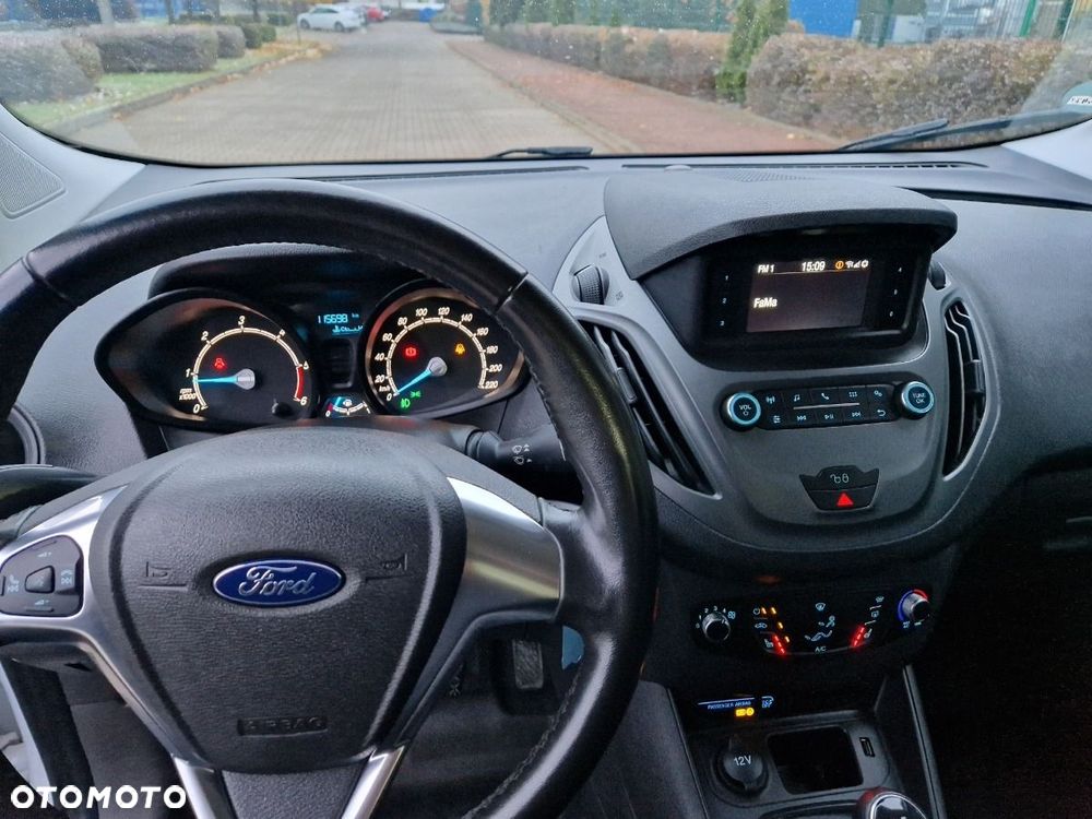Ford Transit Courier - 16