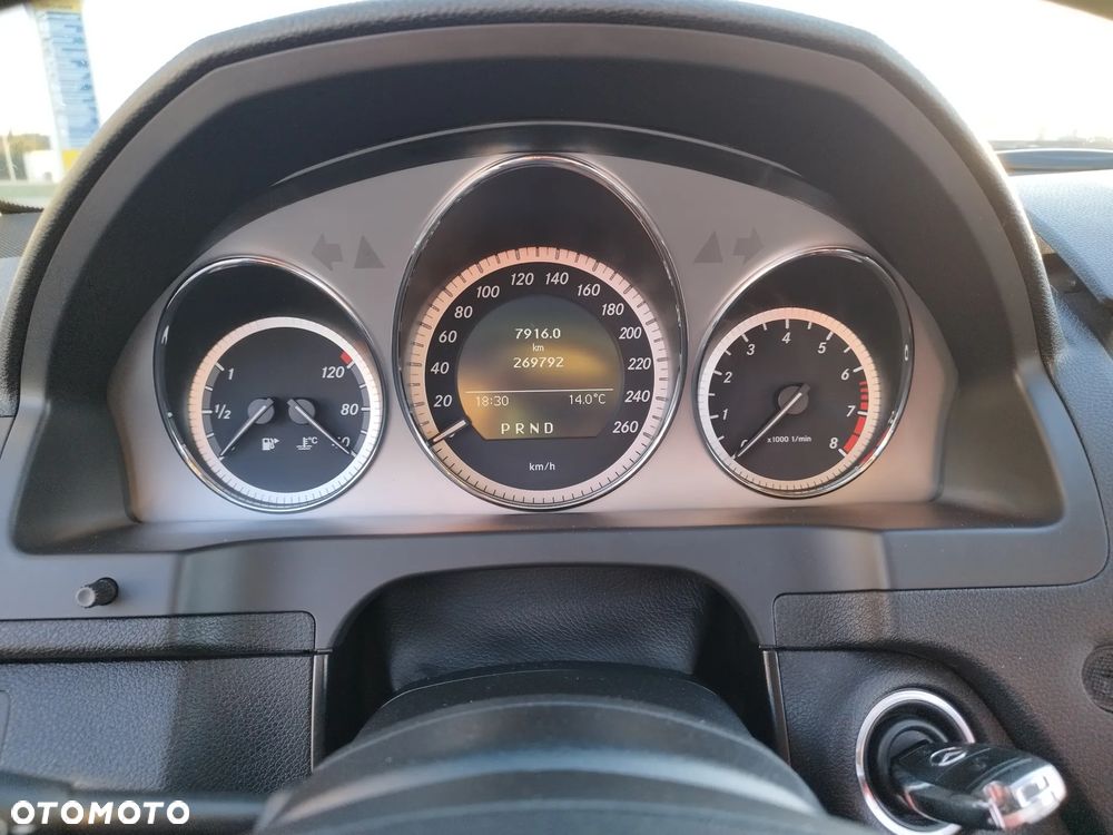 Mercedes-Benz Klasa C 180 CGI Automatik BlueEFFICIENCY Avantgarde - 17