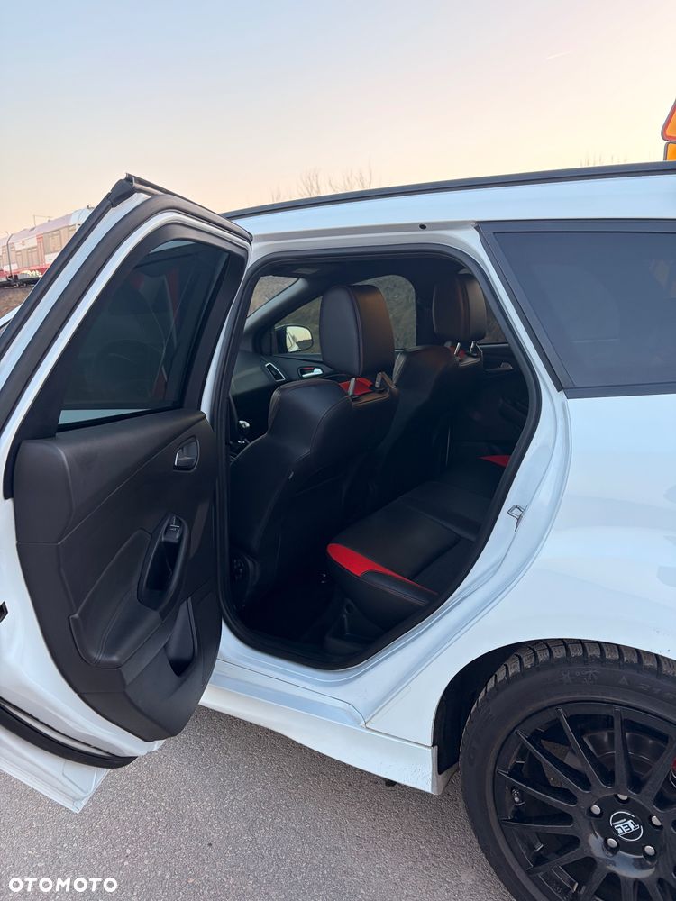 Ford Focus SW 2.0 EcoBoost ST - 11