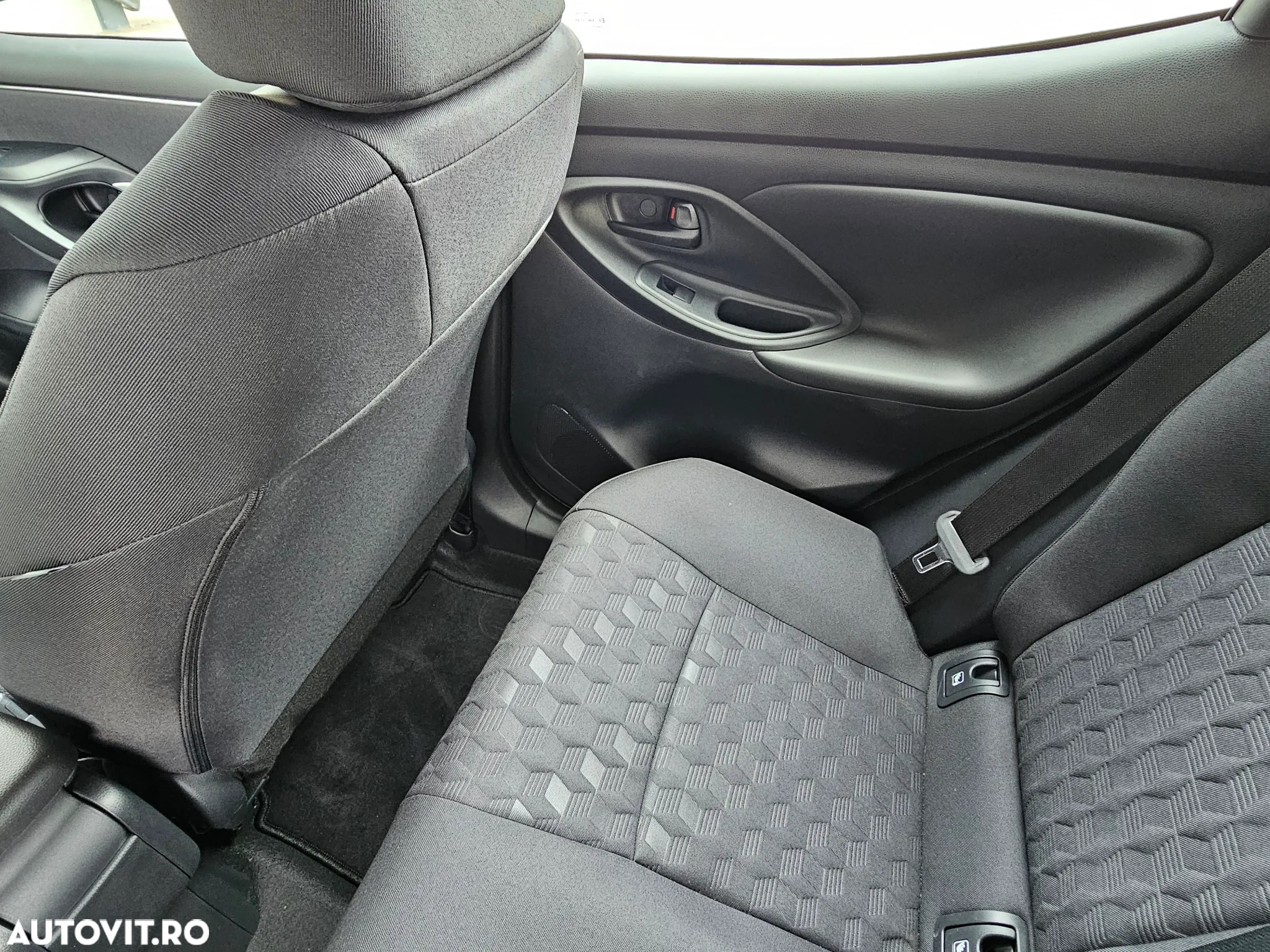 Toyota Yaris Hybrid 116 1.5 VVT-i Business Edition - 9