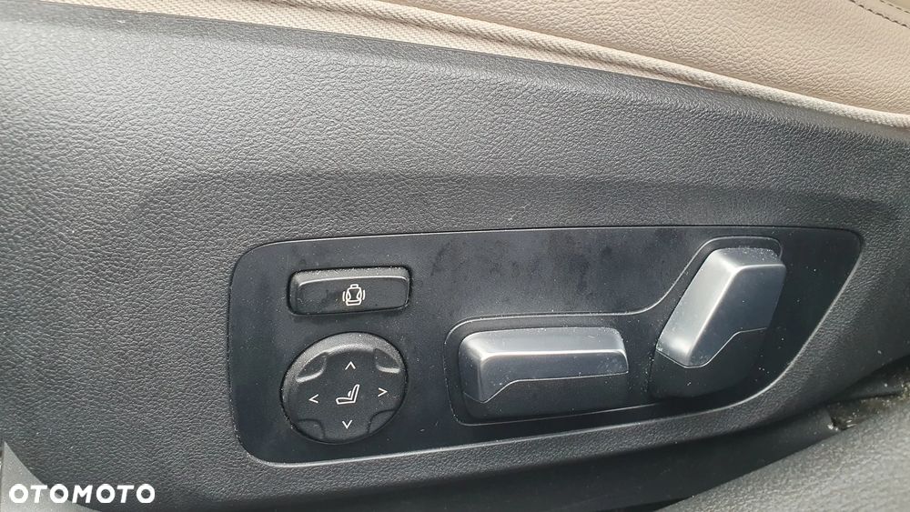 BMW Seria 3 330i xDrive Luxury Line sport - 25