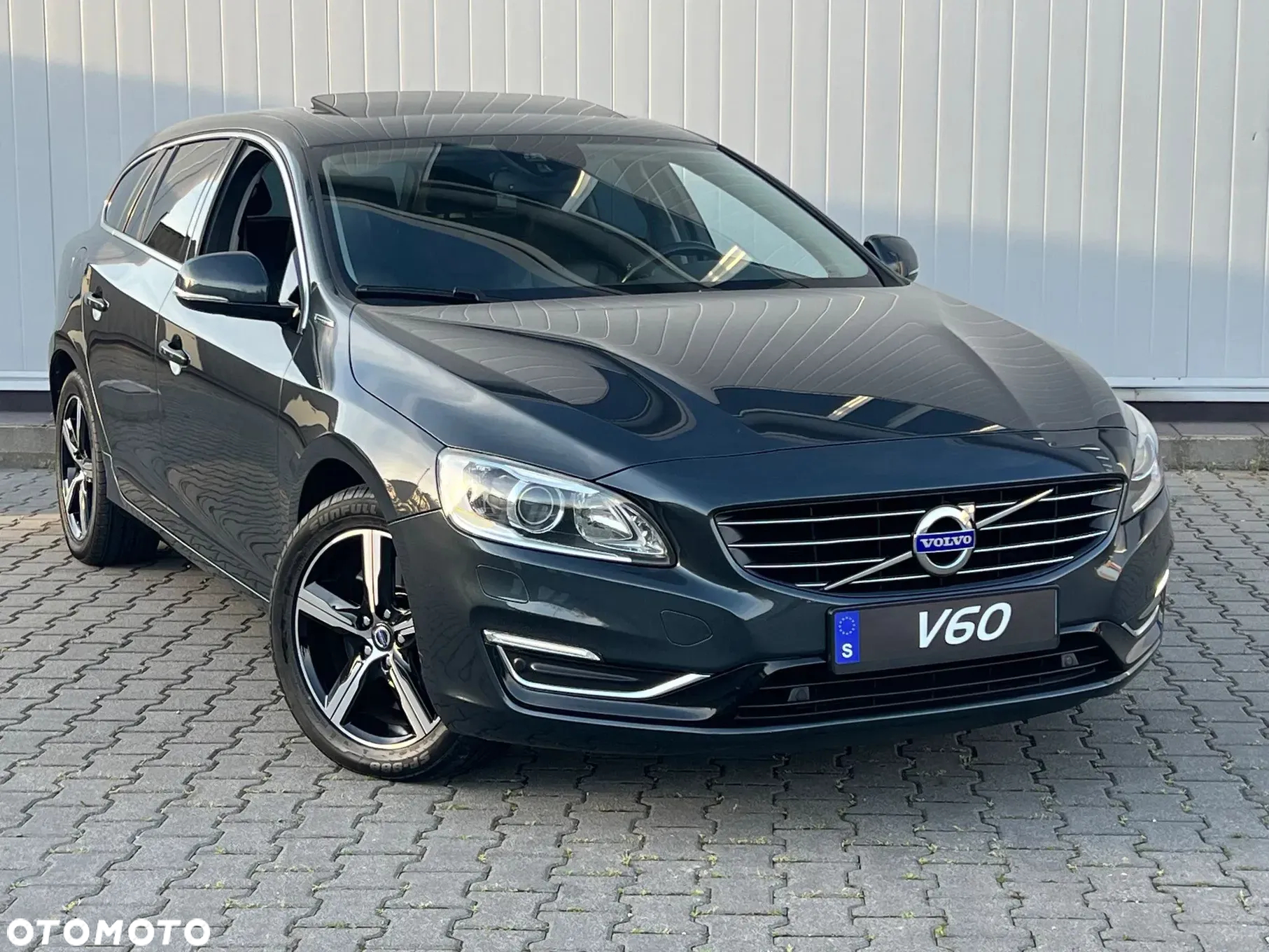 Volvo V60 D6 AWD Plug-in Hybrid Summum - 17