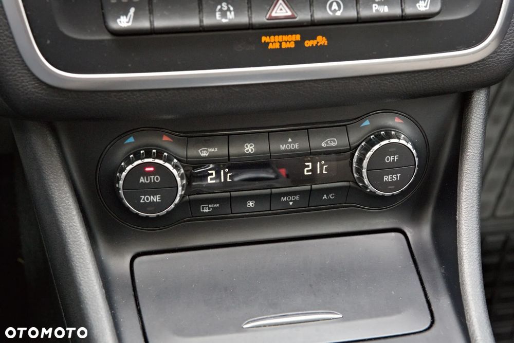 Mercedes-Benz GLA 200 7G-DCT - 11