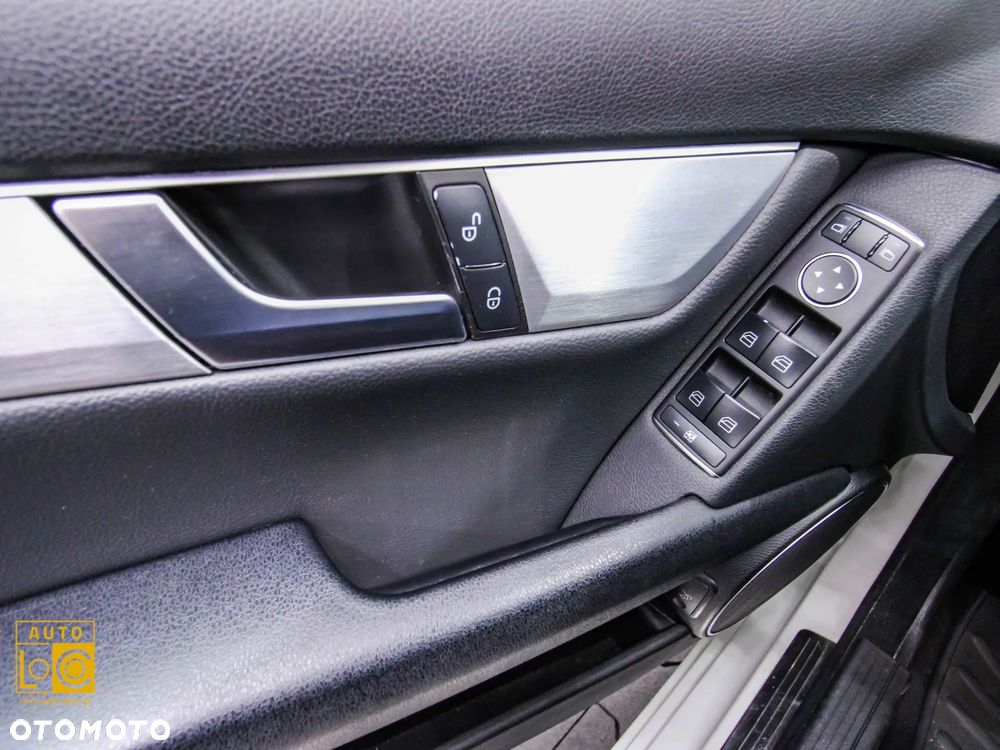 Mercedes-Benz Klasa C 180 CGI BlueEff Avantgarde - 26