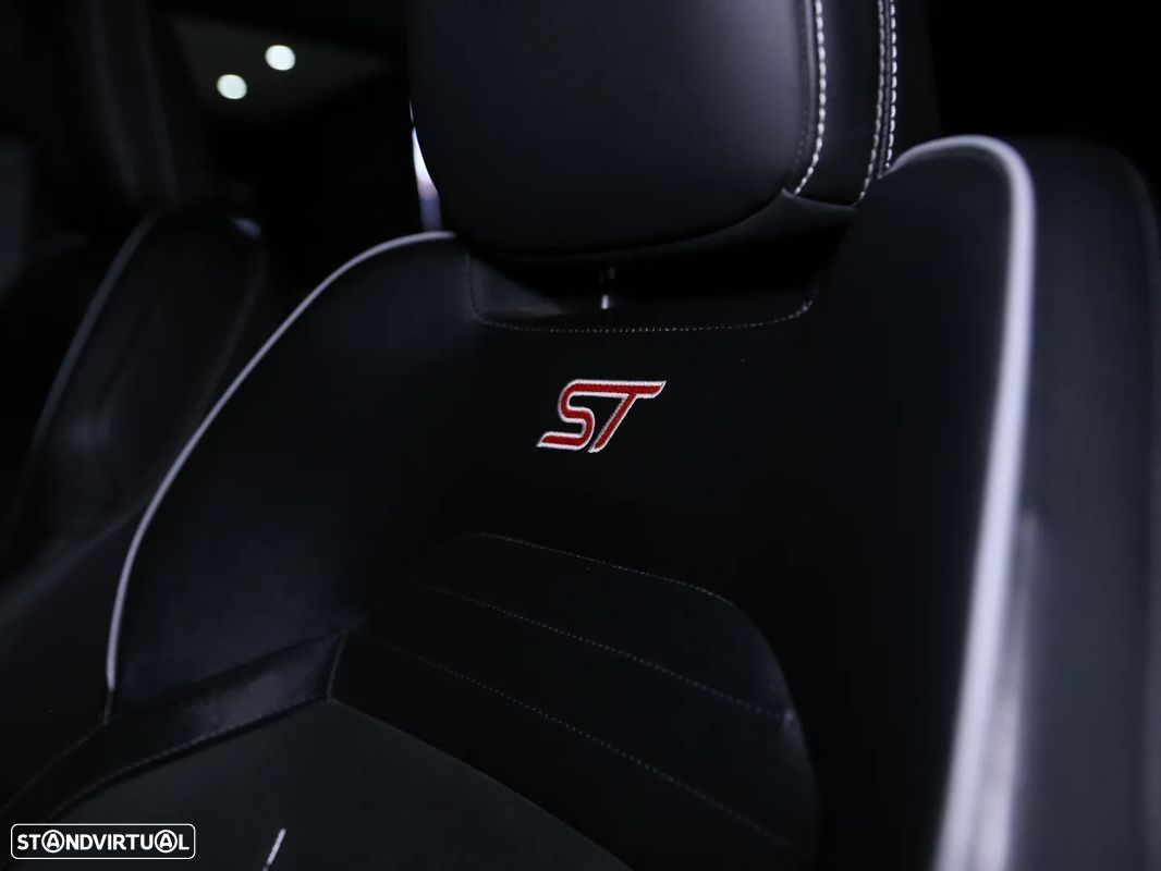 Ford Focus 2.3 EcoBoost S&S ST - 10