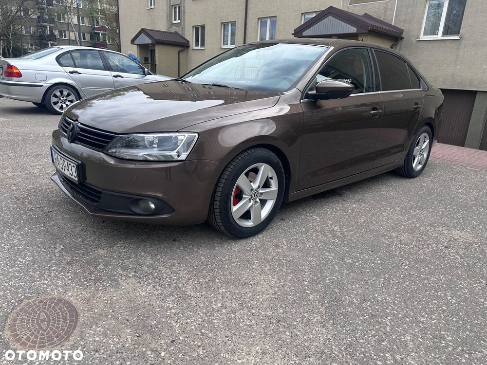 Volkswagen Jetta 2.0 TDI Highline - 1