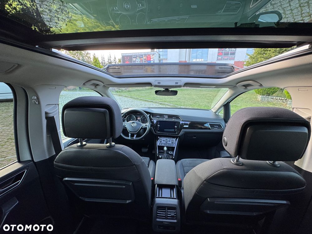 Volkswagen Touran - 12
