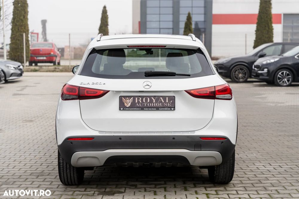 Mercedes-Benz GLA 250 e 8G-DCT Style - 10