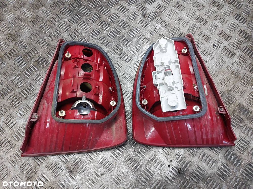 LAMPA LEWY TYŁ + PRAWY TYŁ SKODA SUPERB I 3U5945095 3U5945096 - 5