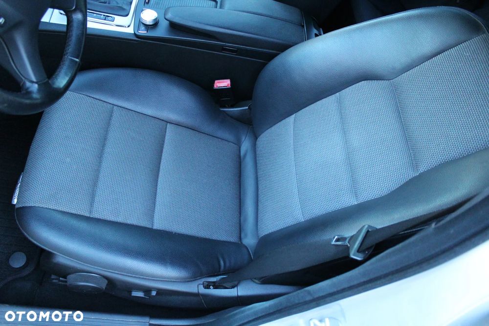 Mercedes-Benz Klasa C 180 T CGI Automatik BlueEFFICIENCY Avantgarde - 13