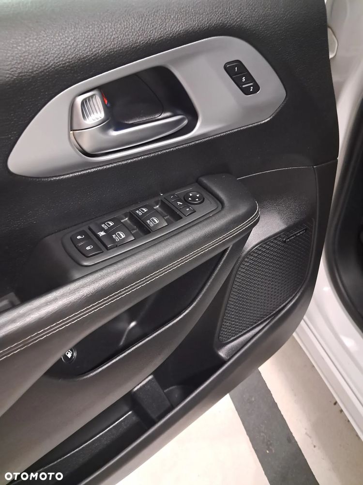 Chrysler Pacifica - 22