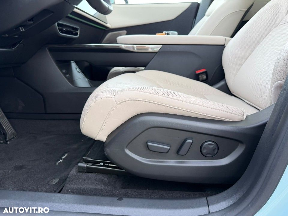 Mazda CX-6e - 17