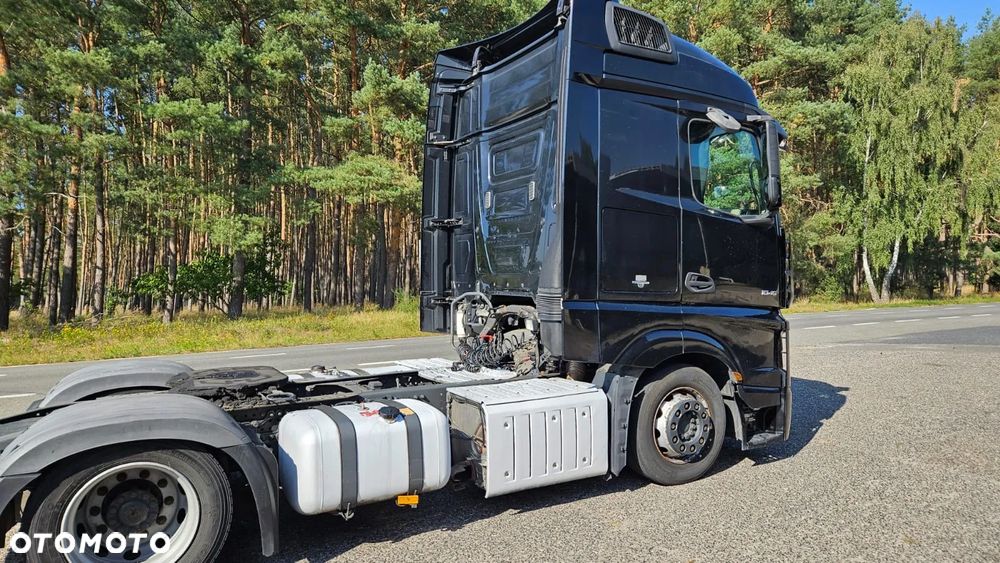 Mercedes-Benz Actros - 7