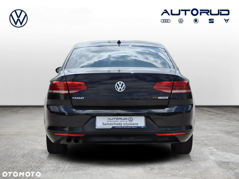 Volkswagen Passat - 4