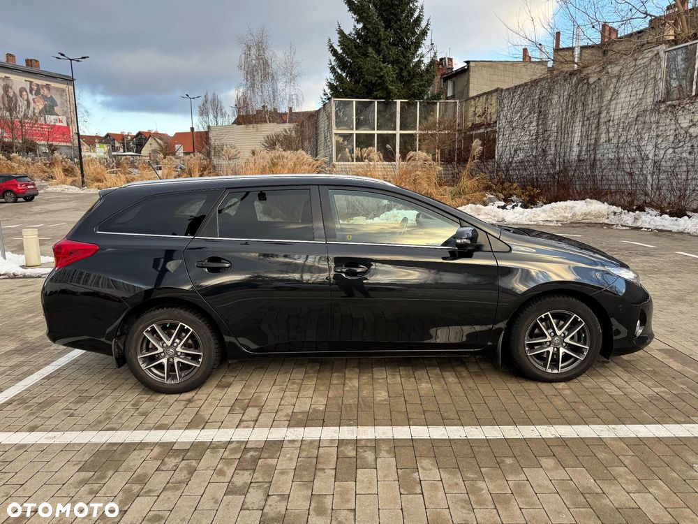 Toyota Auris 1.4 D-4D Premium EU5 - 10