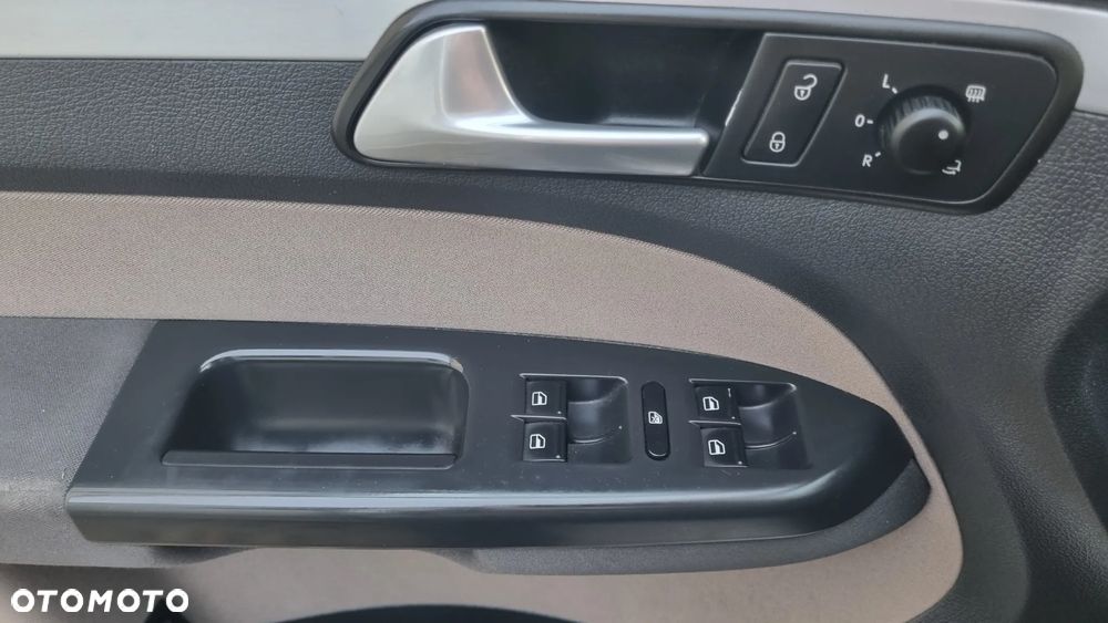Volkswagen Touran 2.0 TDI Highline - 9