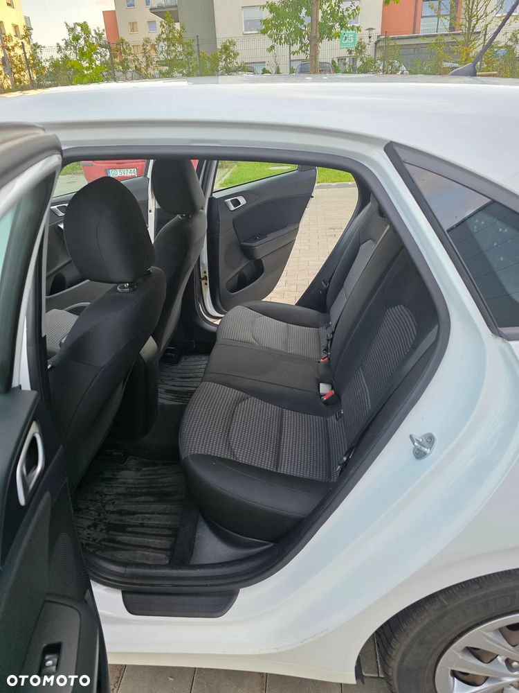 Kia Ceed 1.4 M - 11