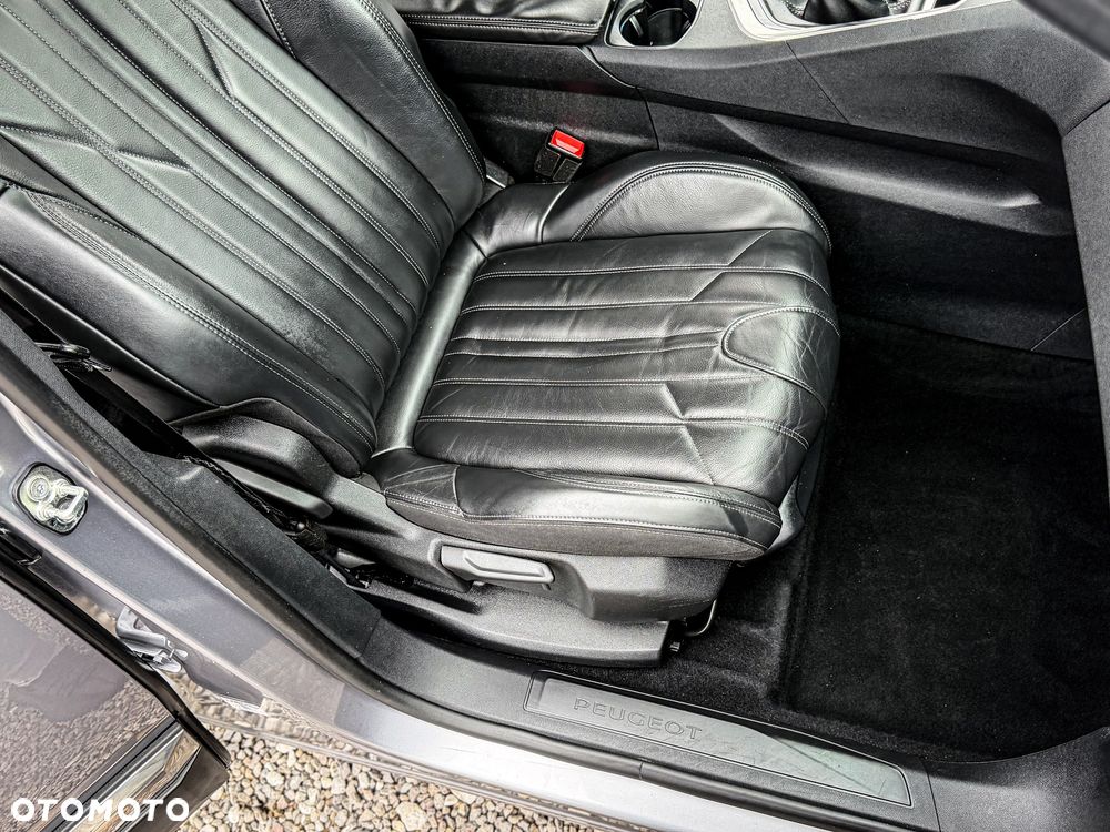 Peugeot 5008 1.2 PureTech Allure S&S - 21