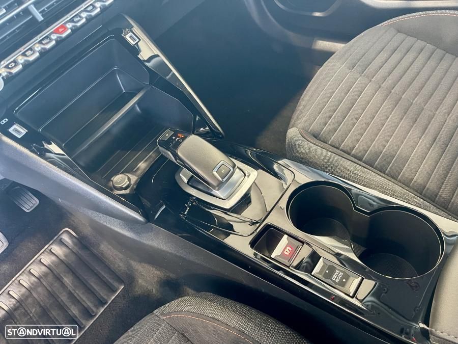 Peugeot 2008 1.2 PureTech Active Pack EAT8 - 11