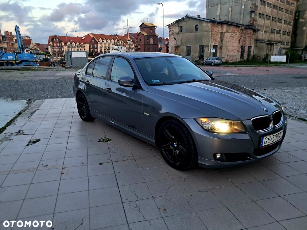 BMW Seria 3 320i - 5