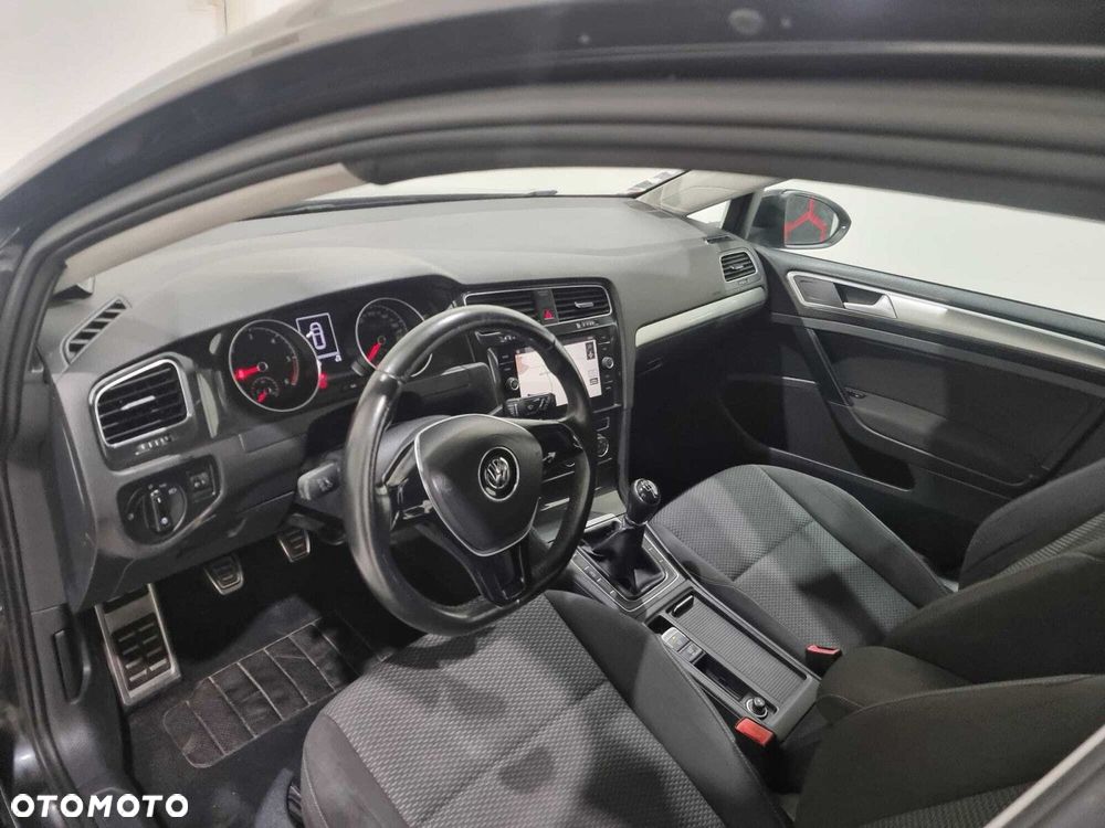 Volkswagen Golf - 14