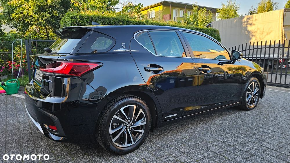 Lexus CT - 7