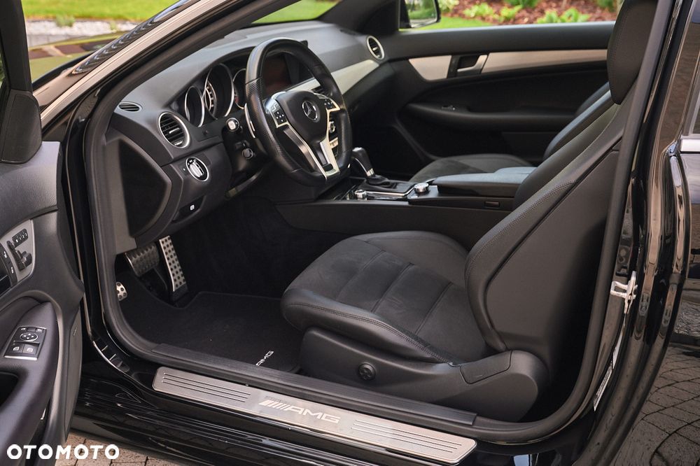 Mercedes-Benz Klasa C 63 AMG - 24