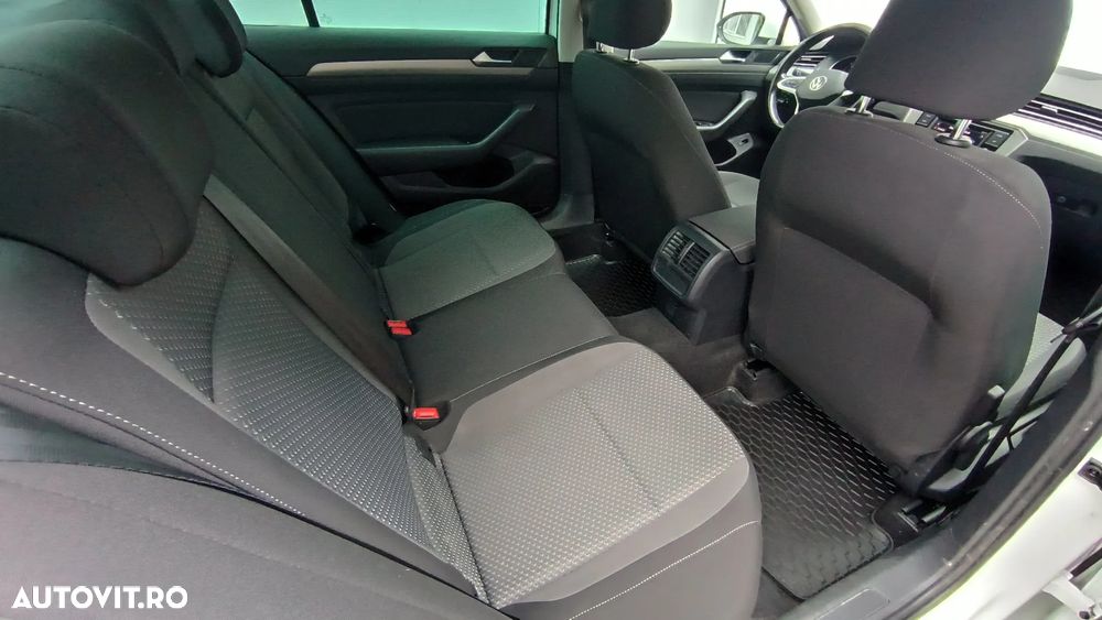 Volkswagen Passat 2.0 TDI DSG Trendline - 14