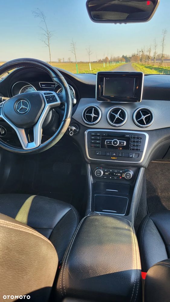 Mercedes-Benz CLA 250 4-Matic - 13