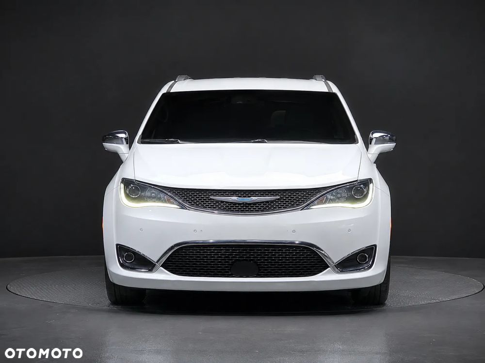 Chrysler Pacifica - 2