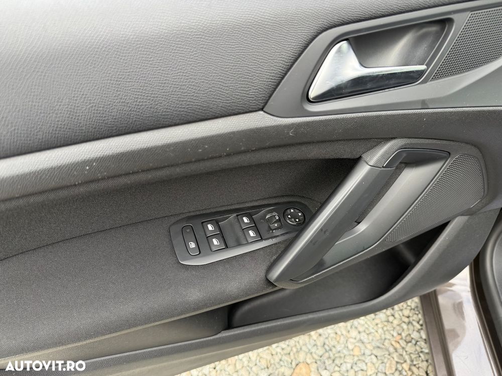 Peugeot 308 1.2 L PureTech Active - 19