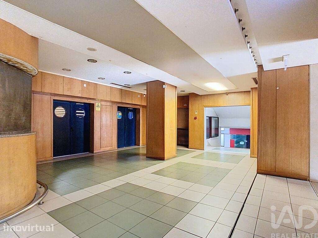 Loja / Estabelecimento Comercial em Santo António dos Olivais de 370,0 - Grande imagem: 4/20