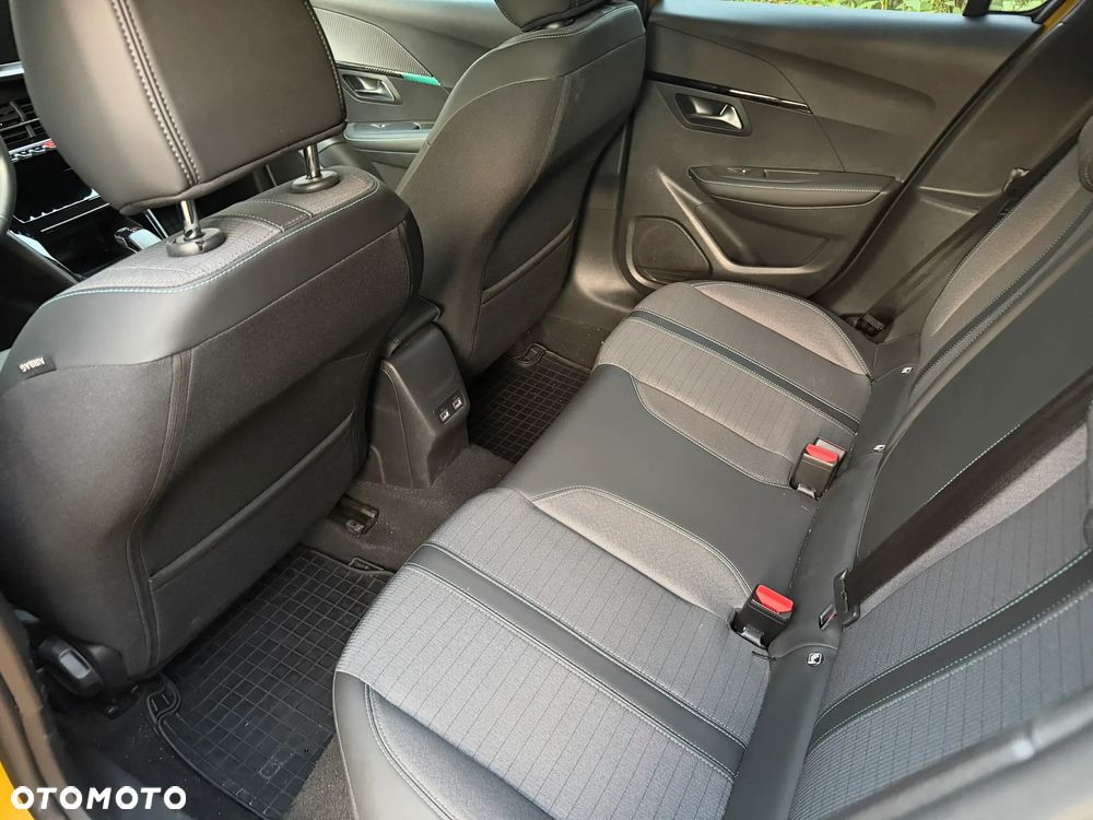 Peugeot 208 PureTech 100 EAT8 Allure - 26