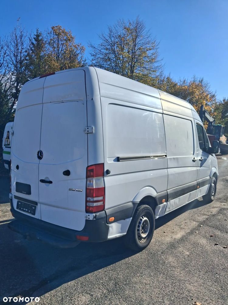 Mercedes-Benz Sprinter - 4